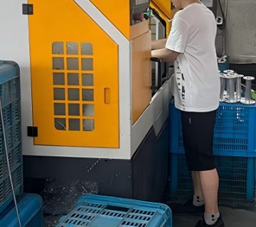 Diverse Types of CNC Machines and Their Applications 6 Types of CNC Machines: CNC lathes typically operate on two primary axes—X (cross slide) and Z (longitudinal)