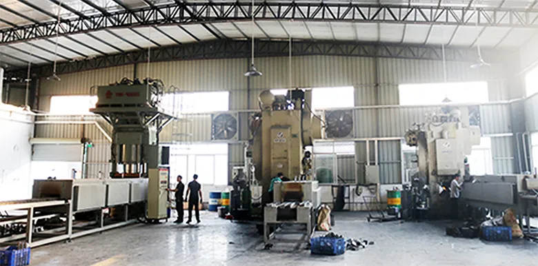 What Is Aluminum Forging? Process, Types, Alloys... 2 Hot forging workshop equipped with forging presses